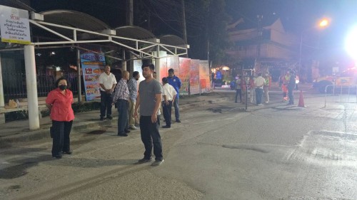 ทน.แม่สอด ลงพื้นที่การลาดยางแอสฟัลท์ติกถนนประสาทวิถี