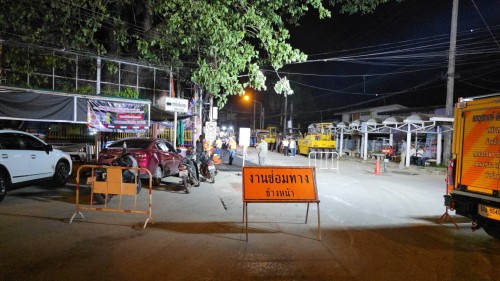 ทน.แม่สอด ลงพื้นที่การลาดยางแอสฟัลท์ติกถนนประสาทวิถี