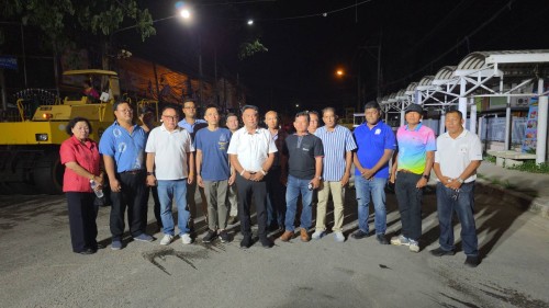 ทน.แม่สอด ลงพื้นที่การลาดยางแอสฟัลท์ติกถนนประสาทวิถี