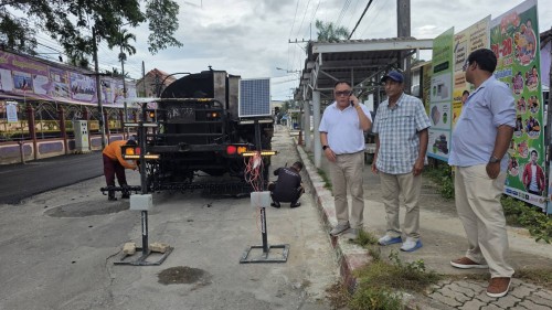 ทน.แม่สอด ลงพื้นที่การลาดยางแอสฟัลท์ติกถนนประสาทวิถี