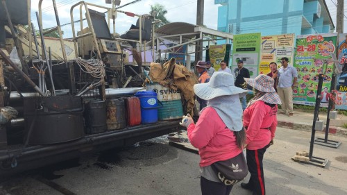 ทน.แม่สอด ลงพื้นที่การลาดยางแอสฟัลท์ติกถนนประสาทวิถี