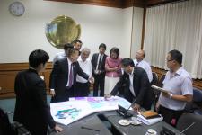เทศบาลนครแม่สอด ประชุมร่วมคณะทำงาน เตรียมทำแผนแม่บทขอรับการสนับสนุนงบประมาณ พัฒนานครแม่สอด รองรับเขตเศรษฐกิจ เขตปกครองพิเศษ รับ AECปี 58