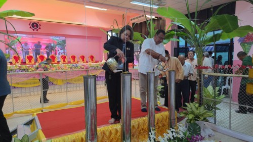 ทน.แม่สอด เข้าร่วมการจัดกิจกรรมหล่อเทียนจำนำพรรษา โรงเรียนเทศบาลวัดดอนแก้ว ประจำปีการศึกษา 2568