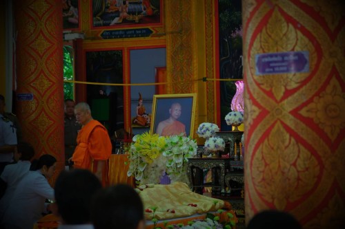 เทศบาลนครแม่สอด ร่วมพิธีพระราชทานน้ำหลวงสรงศพ พระครูอนุกูลวรการ  (สมศักดิ์ ผาสุขกาโม ป.ธ.4) อดีตเจ้าคณะอำเภออุ้มผาง อดีตเจ้าอาวาสวัดดอนแก้ว