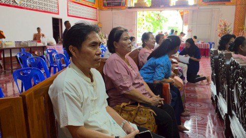 เทศบาลนครแม่สอด เข้าร่วมพิธีถวายเทียนจำนำพรรษาวัดตรีรัตนาราม ร่วมกับชมรมผู้สูงอายุเทศบาลนครแม่สอด