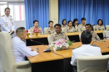 ดร.เทอดเกียรติ ชินสรนันท์ นายกเทศมนตรีนครแม่สอด พร้อมด้วยรองนายกเทศมนตรี ที่ปรึกษานายกเทศมนตรี ปลัดเทศบาล รองปลัดเทศบาล ได้จัดพิธีมอบเข็มเชิดชูเกียรติและเกียรติบัตร