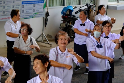 ทน.แม่สอด ร่วมพิธีเปิดการฝึกอบรม \"โครงการส่งเสริมสุขภาพผู้สูงอายุ สร้างจิตใจ ร่างกายแข็งแรง\" รุ่นที่ 3 และโครงการพัฒนาศักยภาพผู้สูงอายุเทศบาลนครแม่สอด