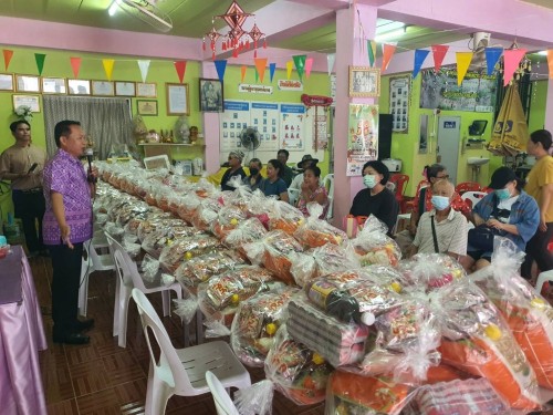 เทศบาลนครแม่สอด ลงพื้นที่มอบถุงยังชีพผู้ประสบภัยน้ำท่วม ในเขตพื้นที่เขตเทศบาลนครแม่สอด 
