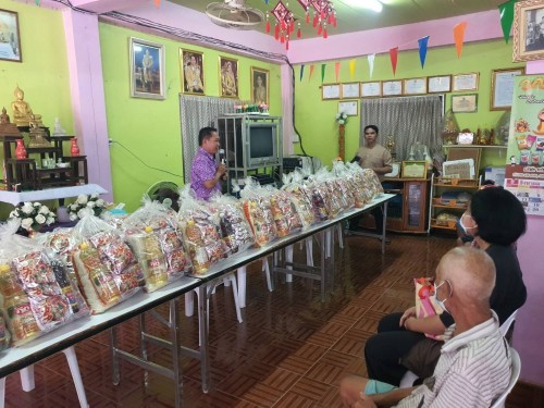 เทศบาลนครแม่สอด ลงพื้นที่มอบถุงยังชีพผู้ประสบภัยน้ำท่วม ในเขตพื้นที่เขตเทศบาลนครแม่สอด 