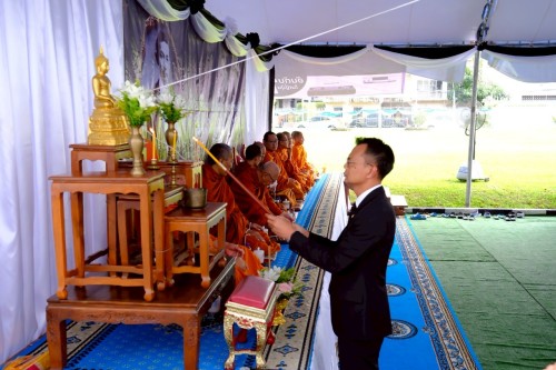 เทศบาลนครแม่สอด เข้าร่วมพิธีวางพวงมาลา เนื่องในวันรพี ประจำปี 2568