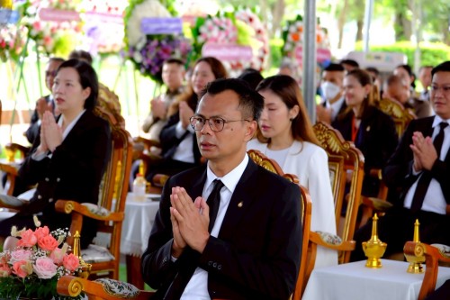 เทศบาลนครแม่สอด เข้าร่วมพิธีวางพวงมาลา เนื่องในวันรพี ประจำปี 2568