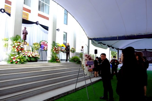 เทศบาลนครแม่สอด เข้าร่วมพิธีวางพวงมาลา เนื่องในวันรพี ประจำปี 2568