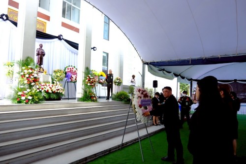 เทศบาลนครแม่สอด เข้าร่วมพิธีวางพวงมาลา เนื่องในวันรพี ประจำปี 2568