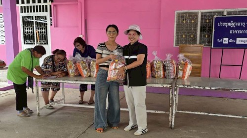 เทศบาลนครแม่สอด ลงพื้นที่มอบถุงยังชีพให้แก่ ผู้ประสบเหตุอุทกภัย ในเขตเทศบาลนครแม่สอด
