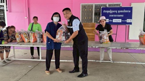 เทศบาลนครแม่สอด ลงพื้นที่มอบถุงยังชีพให้แก่ ผู้ประสบเหตุอุทกภัย ในเขตเทศบาลนครแม่สอด