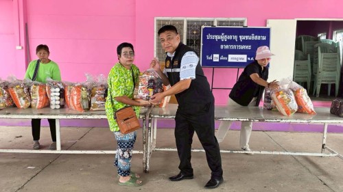 เทศบาลนครแม่สอด ลงพื้นที่มอบถุงยังชีพให้แก่ ผู้ประสบเหตุอุทกภัย ในเขตเทศบาลนครแม่สอด