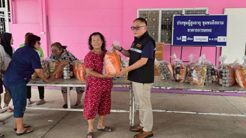 เทศบาลนครแม่สอด ลงพื้นที่มอบถุงยังชีพให้แก่ ผู้ประสบเหตุอุทกภัย ในเขตเทศบาลนครแม่สอด