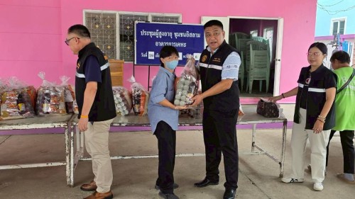 เทศบาลนครแม่สอด ลงพื้นที่มอบถุงยังชีพให้แก่ ผู้ประสบเหตุอุทกภัย ในเขตเทศบาลนครแม่สอด