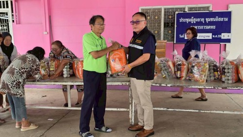 เทศบาลนครแม่สอด ลงพื้นที่มอบถุงยังชีพให้แก่ ผู้ประสบเหตุอุทกภัย ในเขตเทศบาลนครแม่สอด