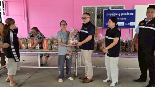 เทศบาลนครแม่สอด ลงพื้นที่มอบถุงยังชีพให้แก่ ผู้ประสบเหตุอุทกภัย ในเขตเทศบาลนครแม่สอด