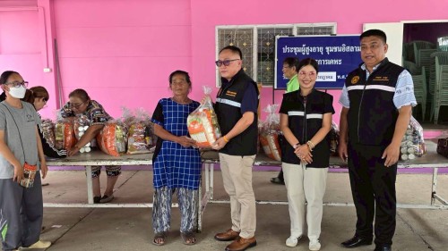 เทศบาลนครแม่สอด ลงพื้นที่มอบถุงยังชีพให้แก่ ผู้ประสบเหตุอุทกภัย ในเขตเทศบาลนครแม่สอด