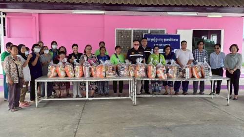 เทศบาลนครแม่สอด ลงพื้นที่มอบถุงยังชีพให้แก่ ผู้ประสบเหตุอุทกภัย ในเขตเทศบาลนครแม่สอด