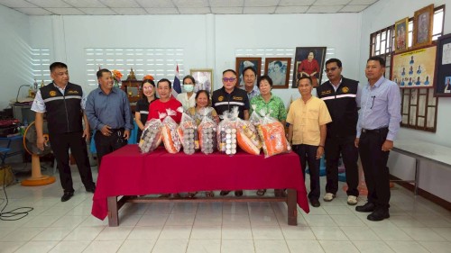 เทศบาลนครแม่สอด ลงพื้นที่มอบถุงยังชีพให้แก่ ผู้ประสบเหตุอุทกภัย ในเขตเทศบาลนครแม่สอด