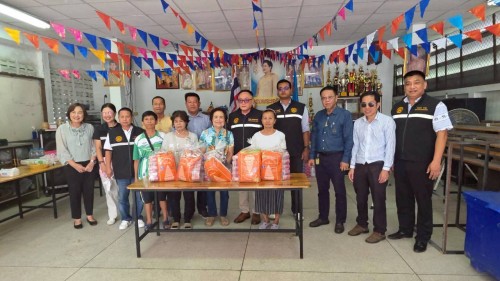 เทศบาลนครแม่สอด ลงพื้นที่มอบถุงยังชีพให้แก่ ผู้ประสบเหตุอุทกภัย ในเขตเทศบาลนครแม่สอด