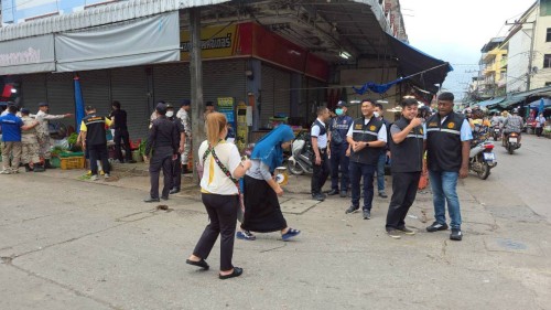 ทน.แม่สอด บูรณาการร่วมกับ ฝ่ายปกครองอำเภอแม่สอด ตรวจคนเข้าเมืองตาก สถานีตำรวจภูธรแม่สอด สำนักงานจัดหางานแม่สอด ลงพื้นที่จัดระเบียบตลาดสดพาเจริญ