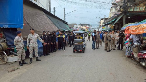 ทน.แม่สอด บูรณาการร่วมกับ ฝ่ายปกครองอำเภอแม่สอด ตรวจคนเข้าเมืองตาก สถานีตำรวจภูธรแม่สอด สำนักงานจัดหางานแม่สอด ลงพื้นที่จัดระเบียบตลาดสดพาเจริญ