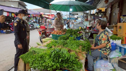 ทน.แม่สอด บูรณาการร่วมกับ ฝ่ายปกครองอำเภอแม่สอด ตรวจคนเข้าเมืองตาก สถานีตำรวจภูธรแม่สอด สำนักงานจัดหางานแม่สอด ลงพื้นที่จัดระเบียบตลาดสดพาเจริญ