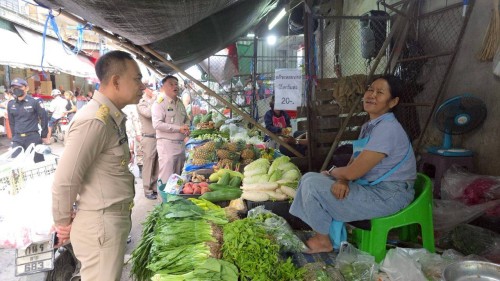 ทน.แม่สอด บูรณาการร่วมกับ ฝ่ายปกครองอำเภอแม่สอด ตรวจคนเข้าเมืองตาก สถานีตำรวจภูธรแม่สอด สำนักงานจัดหางานแม่สอด ลงพื้นที่จัดระเบียบตลาดสดพาเจริญ