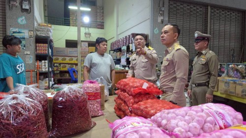 ทน.แม่สอด บูรณาการร่วมกับ ฝ่ายปกครองอำเภอแม่สอด ตรวจคนเข้าเมืองตาก สถานีตำรวจภูธรแม่สอด สำนักงานจัดหางานแม่สอด ลงพื้นที่จัดระเบียบตลาดสดพาเจริญ