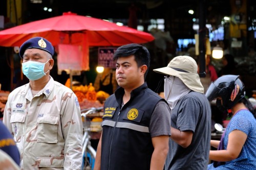 ทน.แม่สอด บูรณาการร่วมกับ ฝ่ายปกครองอำเภอแม่สอด ตรวจคนเข้าเมืองตาก สถานีตำรวจภูธรแม่สอด สำนักงานจัดหางานแม่สอด ลงพื้นที่จัดระเบียบตลาดสดพาเจริญ