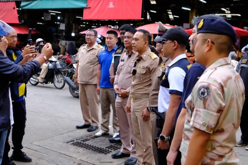 ทน.แม่สอด บูรณาการร่วมกับ ฝ่ายปกครองอำเภอแม่สอด ตรวจคนเข้าเมืองตาก สถานีตำรวจภูธรแม่สอด สำนักงานจัดหางานแม่สอด ลงพื้นที่จัดระเบียบตลาดสดพาเจริญ