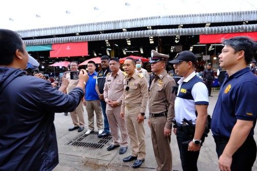 ทน.แม่สอด บูรณาการร่วมกับ ฝ่ายปกครองอำเภอแม่สอด ตรวจคนเข้าเมืองตาก สถานีตำรวจภูธรแม่สอด สำนักงานจัดหางานแม่สอด ลงพื้นที่จัดระเบียบตลาดสดพาเจริญ