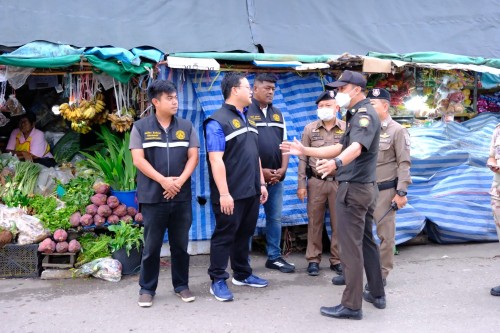 ทน.แม่สอด บูรณาการร่วมกับ ฝ่ายปกครองอำเภอแม่สอด ตรวจคนเข้าเมืองตาก สถานีตำรวจภูธรแม่สอด สำนักงานจัดหางานแม่สอด ลงพื้นที่จัดระเบียบตลาดสดพาเจริญ