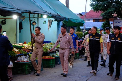 ทน.แม่สอด บูรณาการร่วมกับ ฝ่ายปกครองอำเภอแม่สอด ตรวจคนเข้าเมืองตาก สถานีตำรวจภูธรแม่สอด สำนักงานจัดหางานแม่สอด ลงพื้นที่จัดระเบียบตลาดสดพาเจริญ
