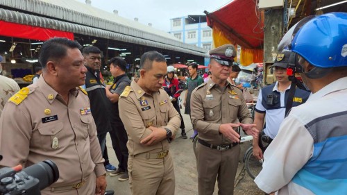 ทน.แม่สอด บูรณาการร่วมกับ ฝ่ายปกครองอำเภอแม่สอด ตรวจคนเข้าเมืองตาก สถานีตำรวจภูธรแม่สอด สำนักงานจัดหางานแม่สอด ลงพื้นที่จัดระเบียบตลาดสดพาเจริญ