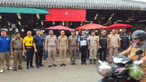 ทน.แม่สอด บูรณาการร่วมกับ ฝ่ายปกครองอำเภอแม่สอด ตรวจคนเข้าเมืองตาก สถานีตำรวจภูธรแม่สอด สำนักงานจัดหางานแม่สอด ลงพื้นที่จัดระเบียบตลาดสดพาเจริญ