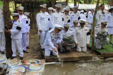 เทศบาลนครแม่สอด เข้าร่วมพิธีถวายดอกไม้จันทน์ ในพระราชพิธีถวายพระเพลิงพระบรมศพ พระบาทสมเด็จพระปรมินทรมหาภูมิพลอดุลยเดช บรมนาถบพิตร