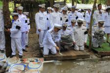 เทศบาลนครแม่สอด เข้าร่วมพิธีถวายดอกไม้จันทน์ ในพระราชพิธีถวายพระเพลิงพระบรมศพ พระบาทสมเด็จพระปรมินทรมหาภูมิพลอดุลยเดช บรมนาถบพิตร