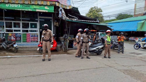 ทน.แม่สอด  ลงพื้นที่ดำเนินการจัดระเบียบร้านค้าที่รุกล้ำถนนและทางเท้า พร้อมดำเนินการตีเส้นจราจร ตลาดพาเจริญ
