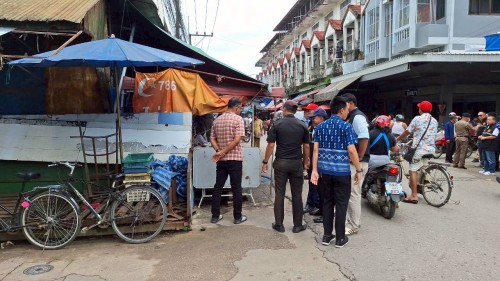 ทน.แม่สอด  ลงพื้นที่ดำเนินการจัดระเบียบร้านค้าที่รุกล้ำถนนและทางเท้า พร้อมดำเนินการตีเส้นจราจร ตลาดพาเจริญ