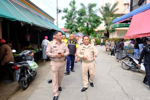 ทน.แม่สอด ร่วมกับ สถานีตำรวจภูธรแม่สอด ลงพื้นที่ตรวจความเรียบร้อยตลาดสดพาเจริญ