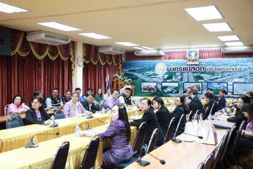 เทศบาลนครแม่สอด ร่วมต้อนรับคณะศึกษาดูงาน จากคณะสาธารณสุขศาสตร์ มหาวิทยาลัยนเรศวร