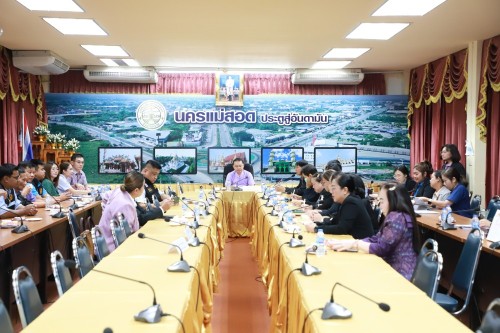 เทศบาลนครแม่สอด ร่วมต้อนรับคณะศึกษาดูงาน จากคณะสาธารณสุขศาสตร์ มหาวิทยาลัยนเรศวร