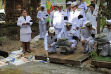 เทศบาลนครแม่สอด เข้าร่วมพิธีถวายดอกไม้จันทน์ ในพระราชพิธีถวายพระเพลิงพระบรมศพ พระบาทสมเด็จพระปรมินทรมหาภูมิพลอดุลยเดช บรมนาถบพิตร