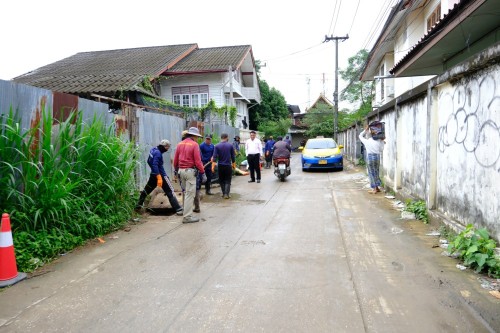 ทน.แม่สอด ร่วมกับ เรือนจำอำเภอแม่สอด ลงพื้นที่ขุดลอกท่อระบายน้ำ ในเขตพื้นที่เทศบาลนครแม่สอด