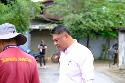 ทน.แม่สอด ร่วมกับ เรือนจำอำเภอแม่สอด ลงพื้นที่ขุดลอกท่อระบายน้ำ ในเขตพื้นที่เทศบาลนครแม่สอด